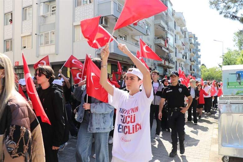 19 Mayıs Atatürk’ü Anma, Gençlik ve Spor Bayramı etkinlikleri büyük bir coşkuyla kutlandı.